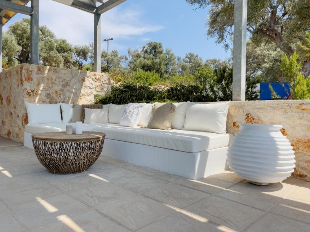 Zidanos Luxurious Sea Front Villa Marantochori ภายนอก รูปภาพ