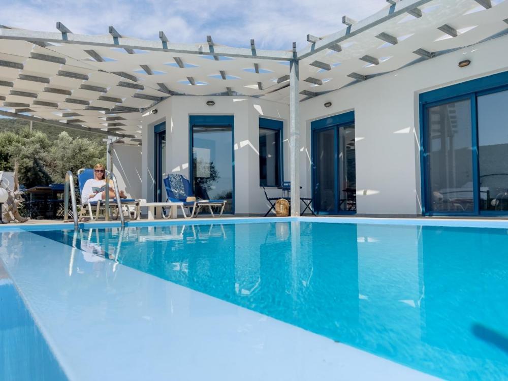 Zidanos Luxurious Sea Front Villa Marantochori ภายนอก รูปภาพ