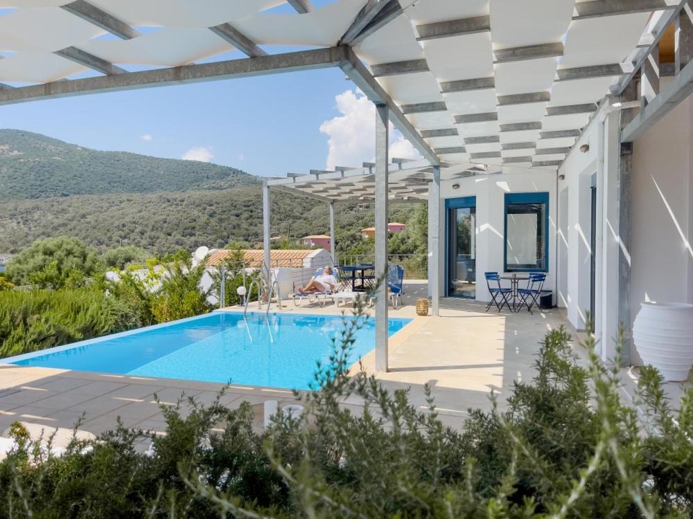 Zidanos Luxurious Sea Front Villa Marantochori ภายนอก รูปภาพ