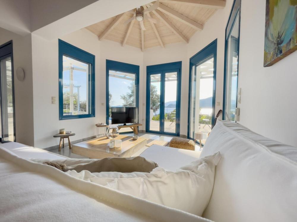 Zidanos Luxurious Sea Front Villa Marantochori ภายนอก รูปภาพ