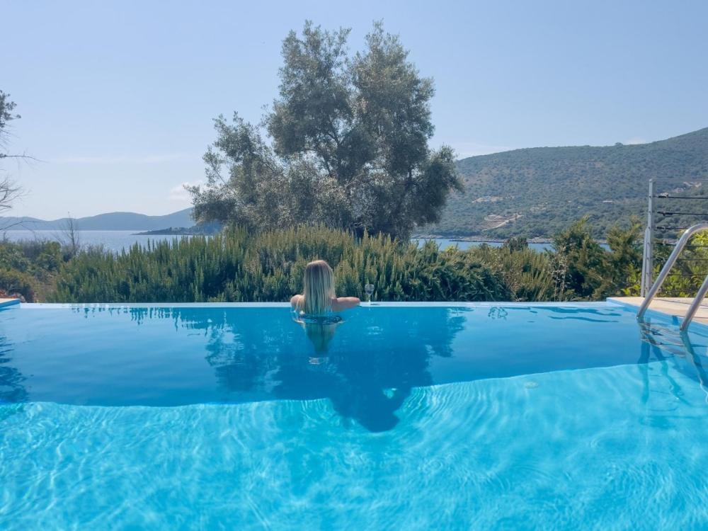 Zidanos Luxurious Sea Front Villa Marantochori ภายนอก รูปภาพ