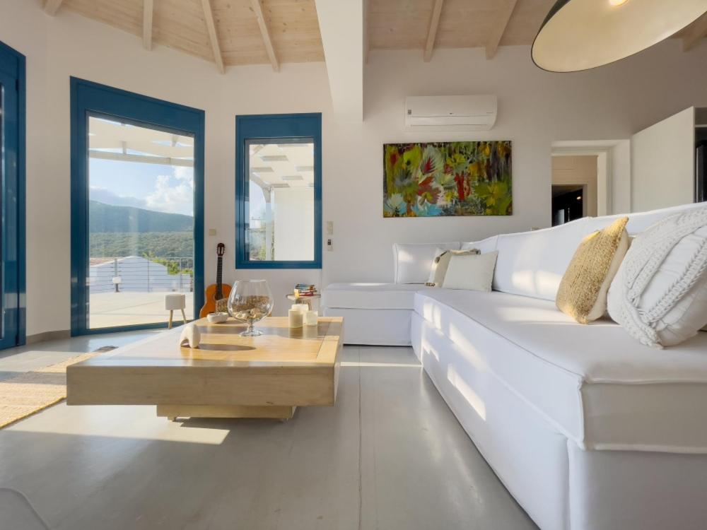 Zidanos Luxurious Sea Front Villa Marantochori ภายนอก รูปภาพ