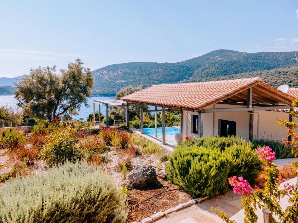 Zidanos Luxurious Sea Front Villa Marantochori ภายนอก รูปภาพ