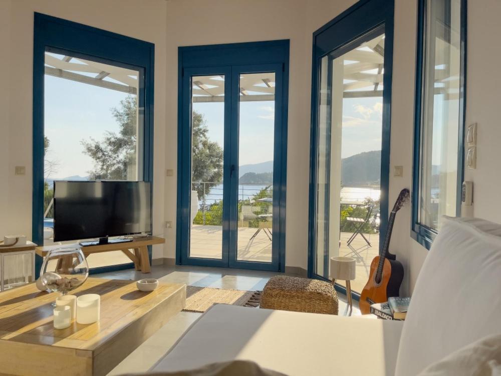 Zidanos Luxurious Sea Front Villa Marantochori ภายนอก รูปภาพ