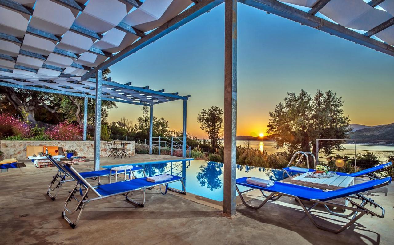 Zidanos Luxurious Sea Front Villa Marantochori ภายนอก รูปภาพ